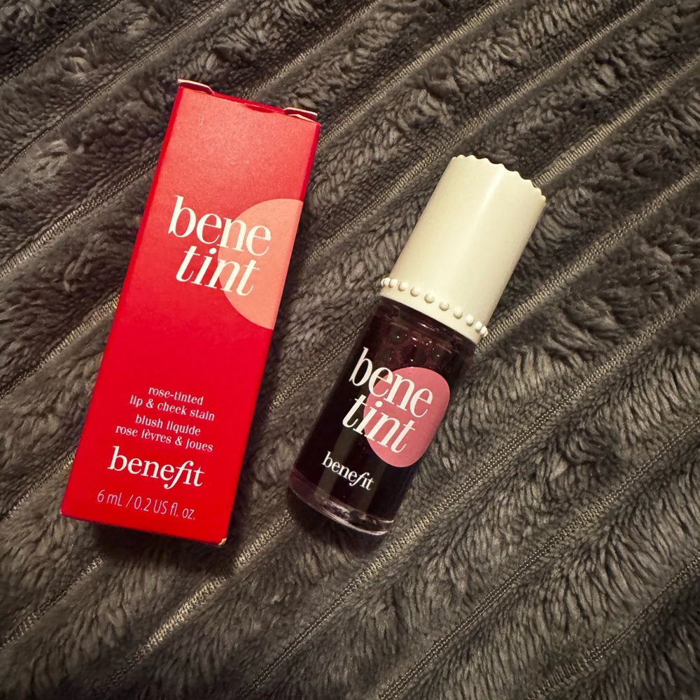 Benefit Red Blush Makeup